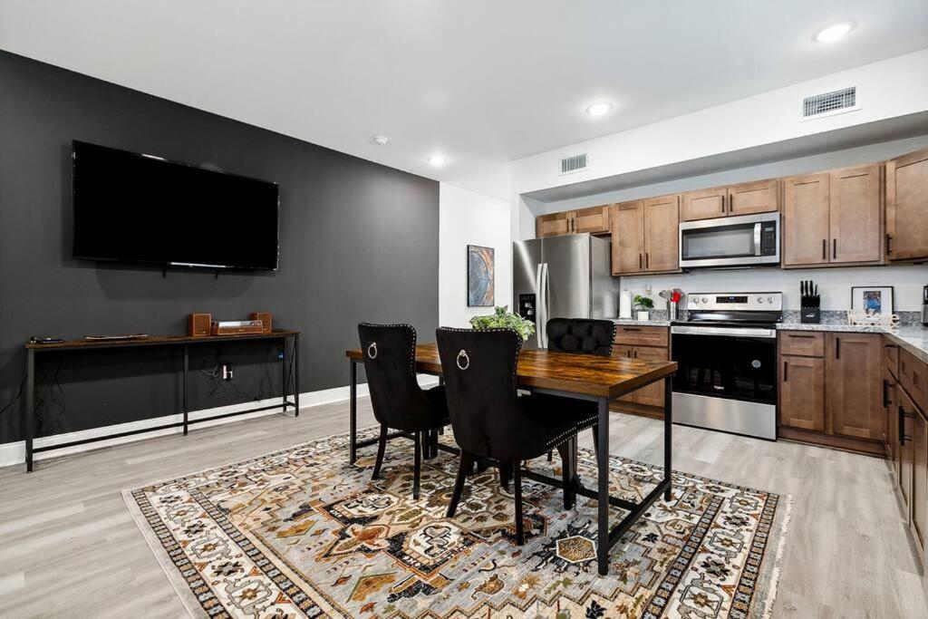 Grand 10-bedroom Oasis In Nola New Orleans