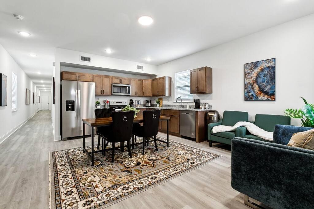Grand 10-bedroom Oasis In Nola *