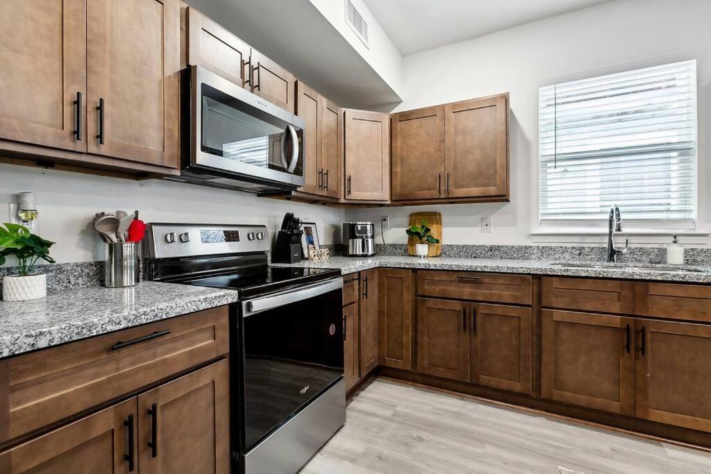 Grand 10-bedroom Oasis In Nola * New Orleans