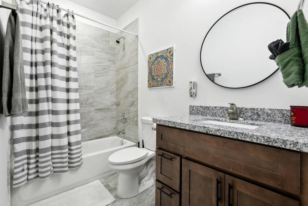 Grand 10-bedroom Oasis In Nola Apartment