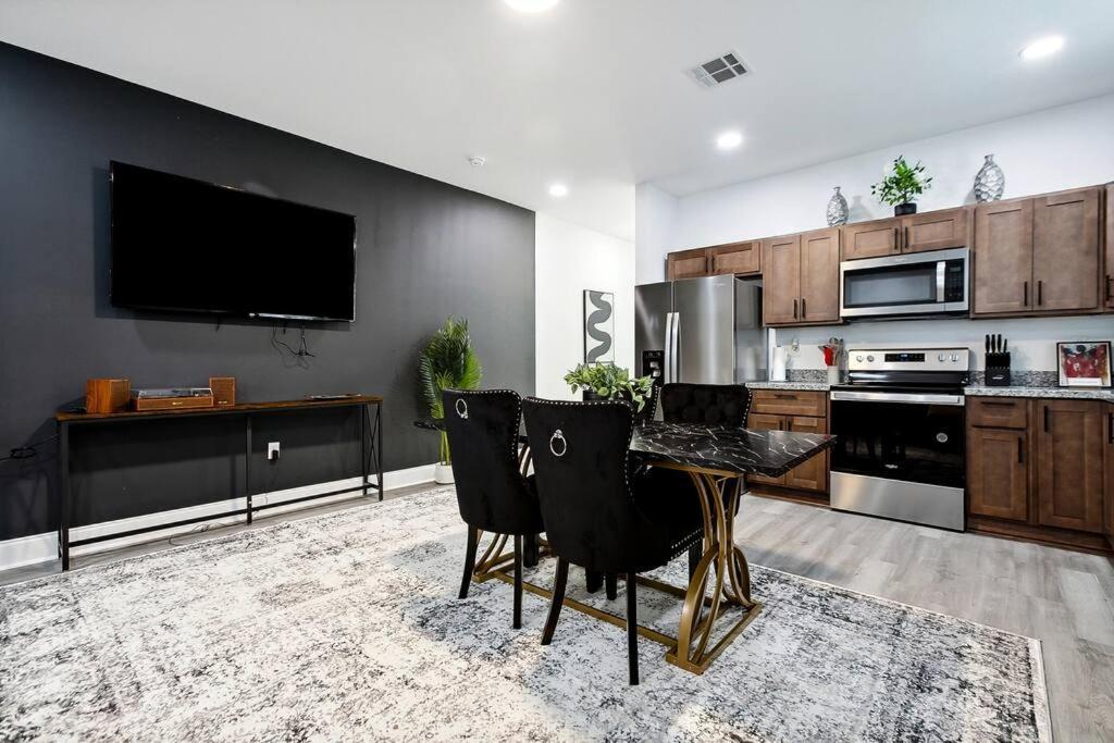 Apartment Grand 10-bedroom Oasis In Nola New Orleans